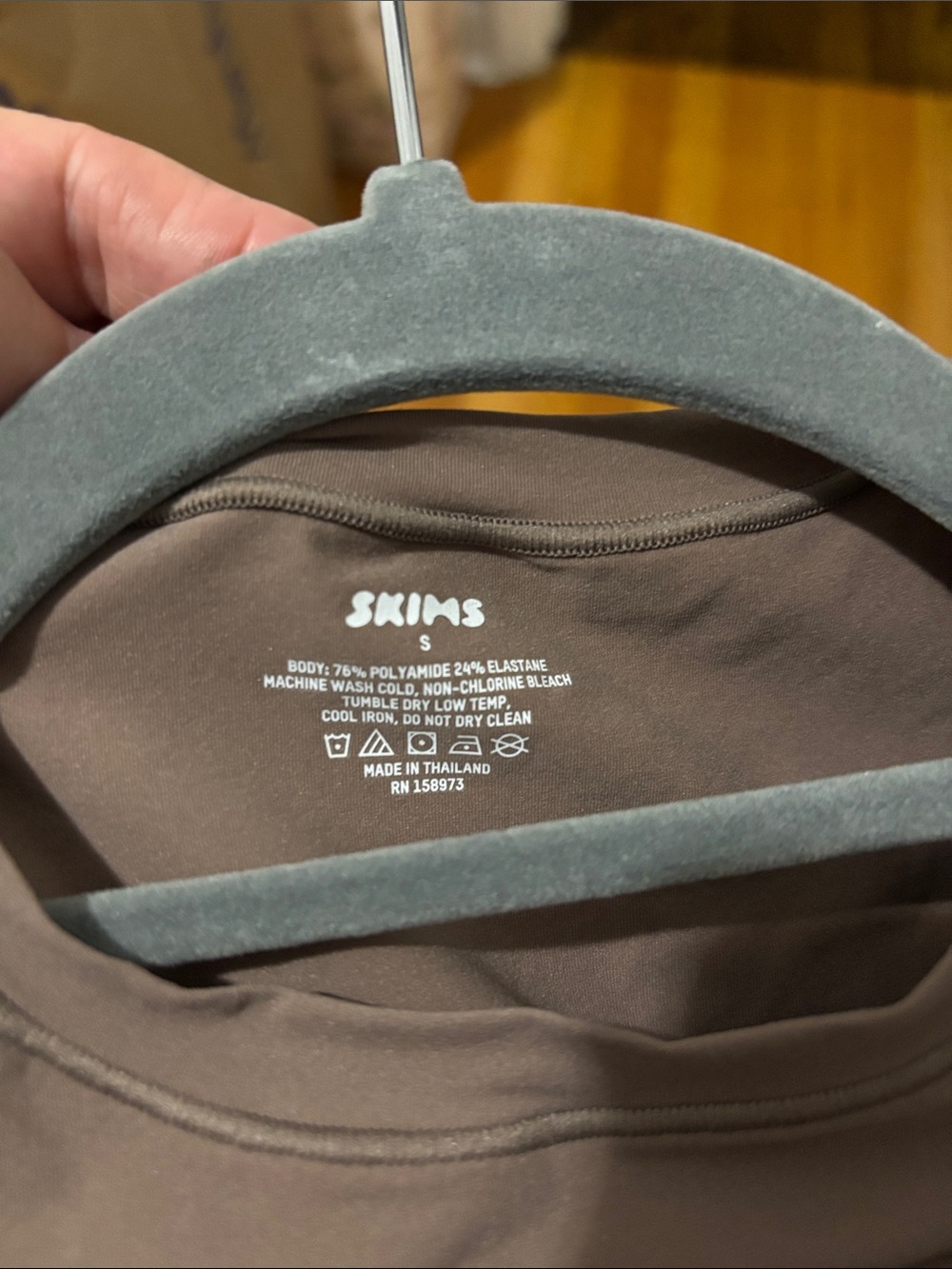 SKIMS fits everybody crew neck Long Sleeve Maxi Dress in umber S - Picture 4 of 10